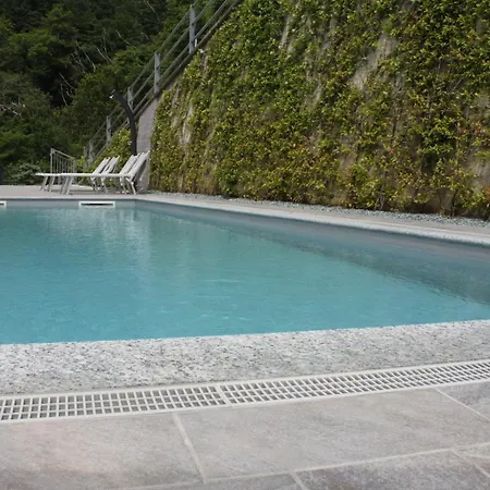Appartement Attic With Pool Nesso