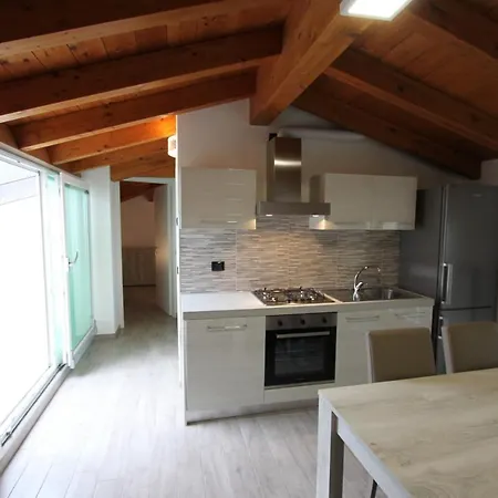 Appartement Attic With Pool Nesso