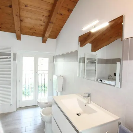 Appartement Attic With Pool Nesso